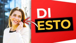 mujer usando un teléfono móvil